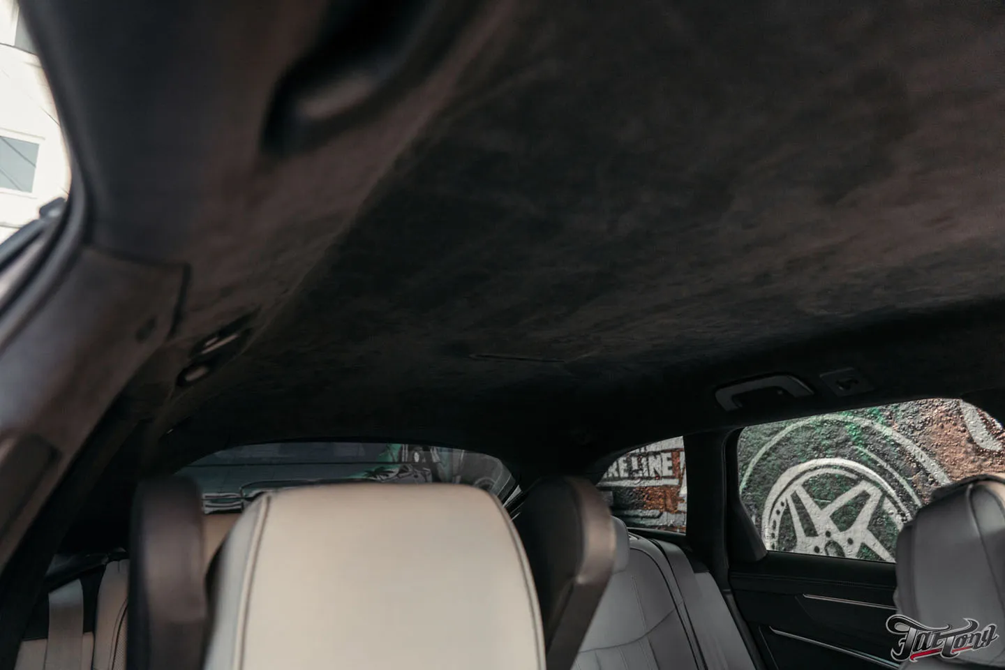 Комплексная шумоизоляция и перетяжка потолка в алькантару для Audi A6 Allroad